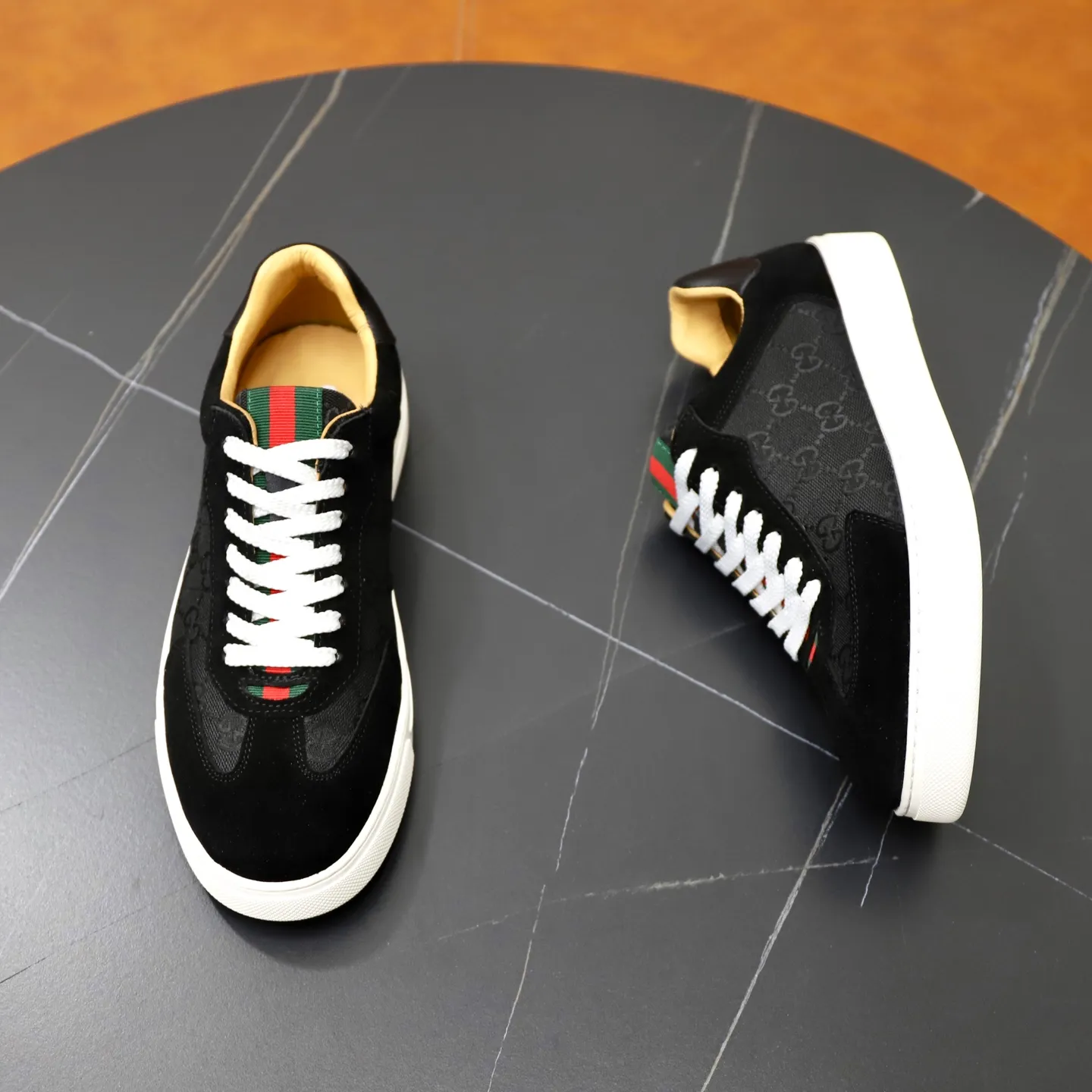 Ex-factory price: 380💰🙅‍♂️🙅‍♂️🙅‍♂️ Brand: Gucci GUCCi Standard code: 38-44 (45 customized) Grade: Same as the official website Material: Original leather splicing Comfortable and breathable sheepskin lining Original wear-resistant outsole Style category: Men's fashionable casual shoes Running sneakers Distinguished luxury brand elements Top luxury Color: actual picture color